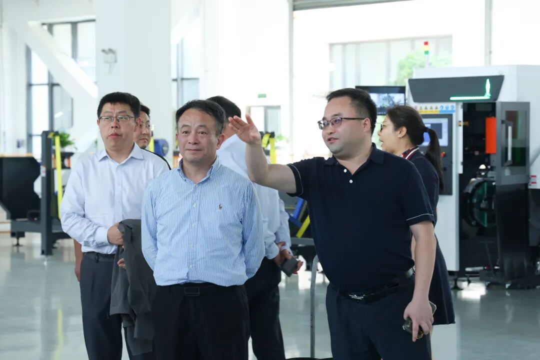 江苏师范大学党委书记芮国强一行到访迅镭激光参观交流(图3)