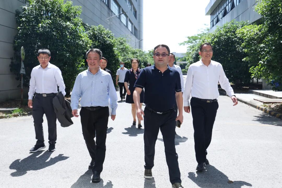 江苏师范大学党委书记芮国强一行到访迅镭激光参观交流(图2)